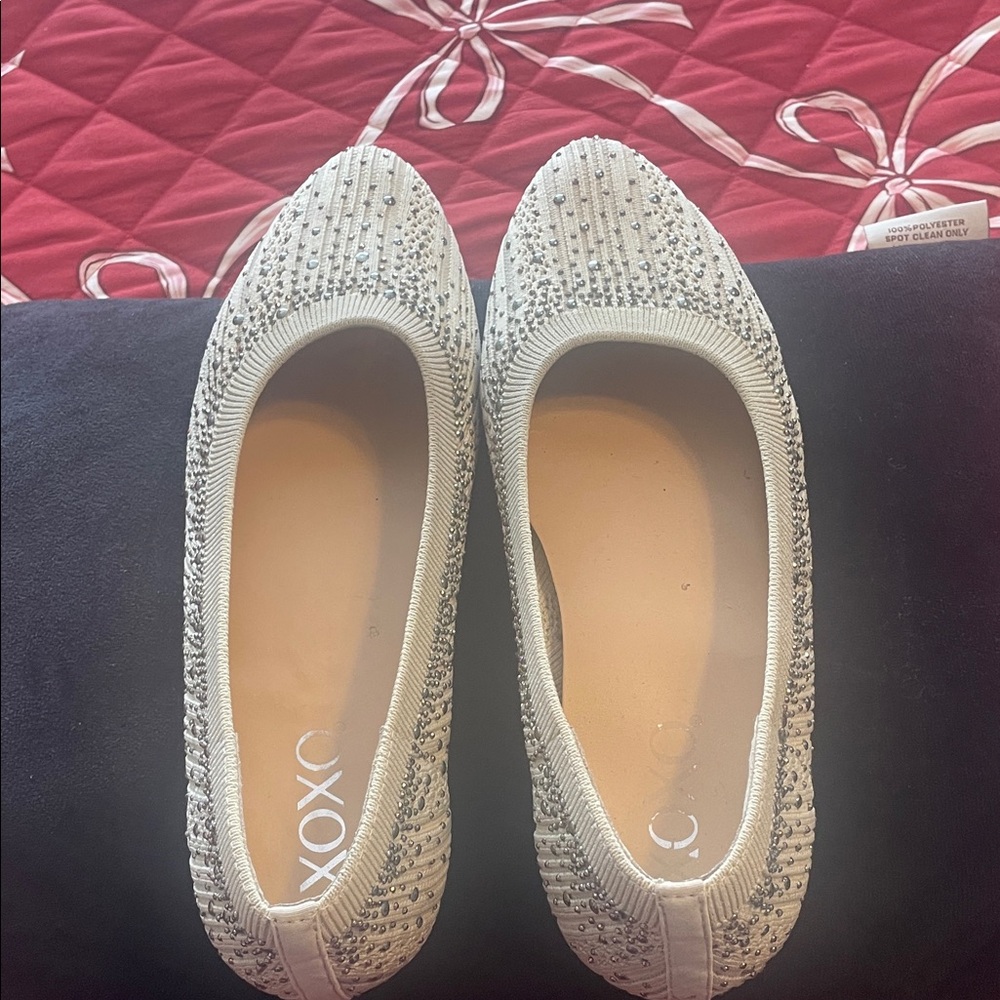 XOXO Women's Black and Cream Loafers